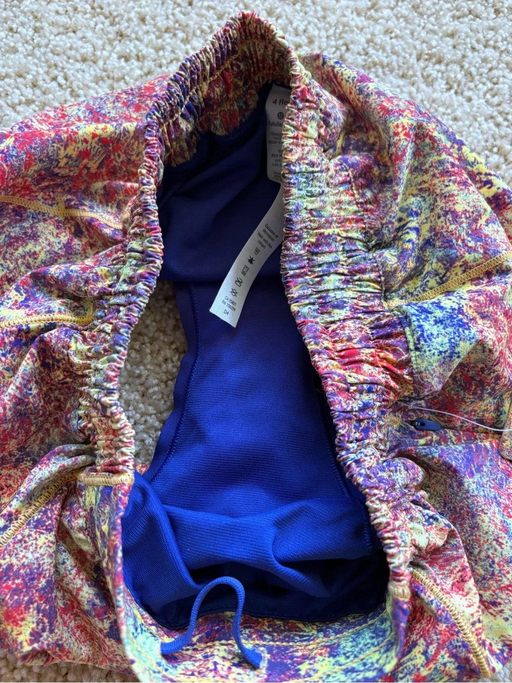 Lululemon Hotty Hot Short 2.5” SeaWheeze 2019 Multi Abstract Print Size 4‎ NWT